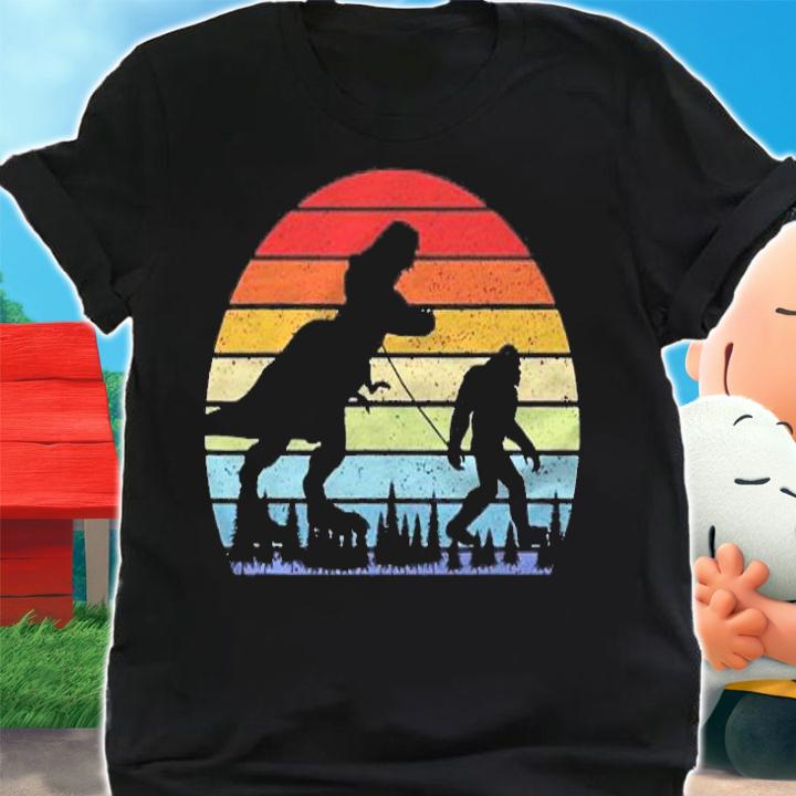 Vintage Bigfoot Walking T Rex Retro Retro Sunset Shirt