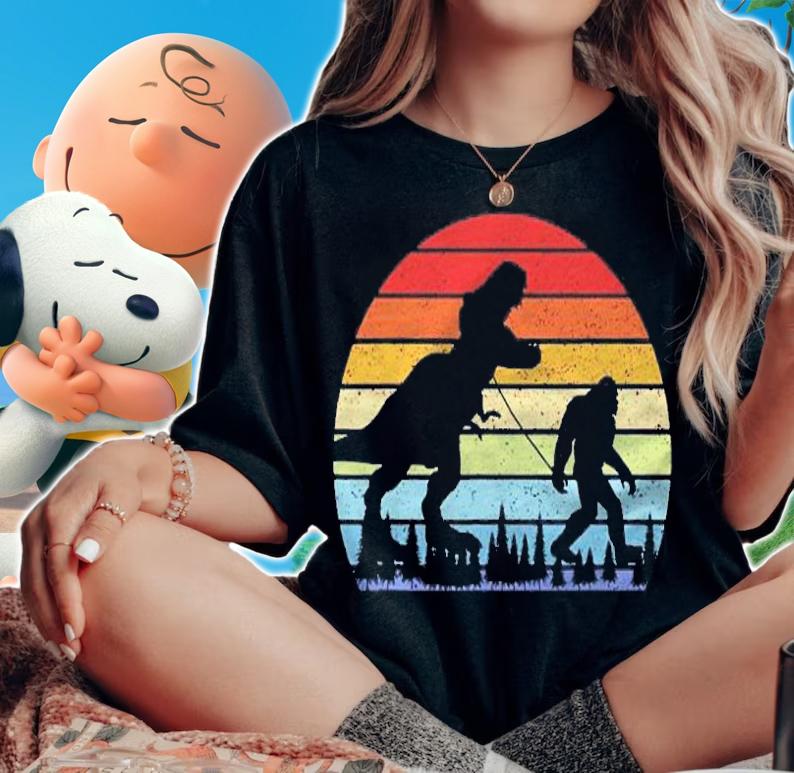 Vintage Bigfoot Walking T Rex Retro Retro Sunset Shirt