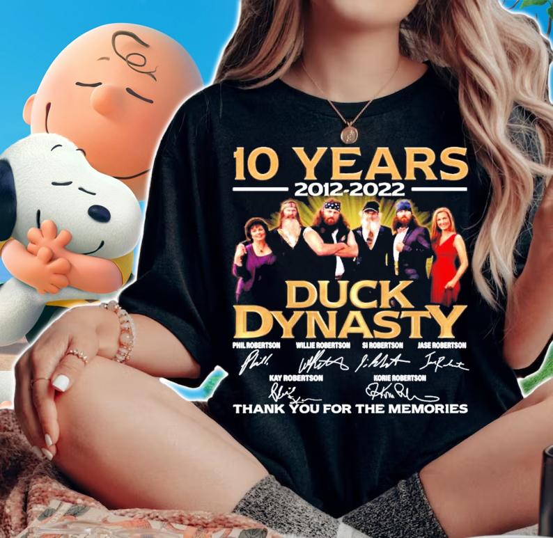 10 years 2012 2022 Duck Dynasty signatures t-shirt woman shirt