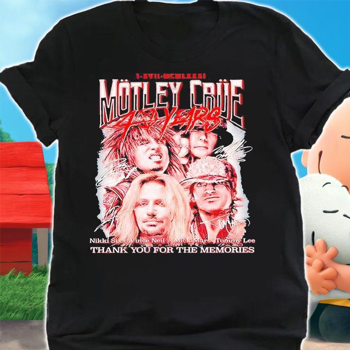 The Motley Crue 40 years thank You for the memories signature T-shirt shirt