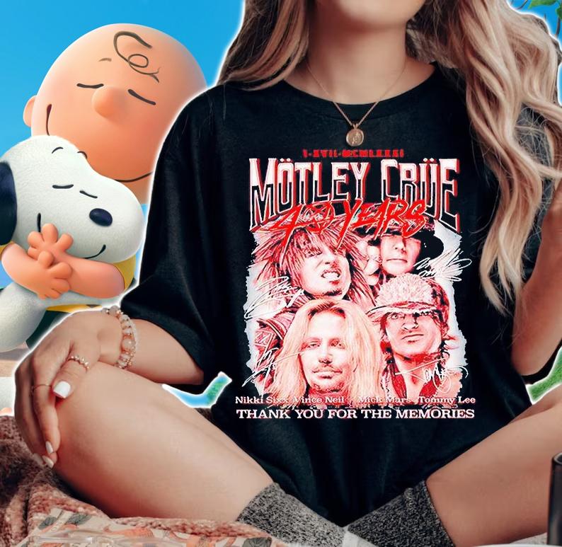 The Motley Crue 40 years thank You for the memories signature T-shirt woman shirt