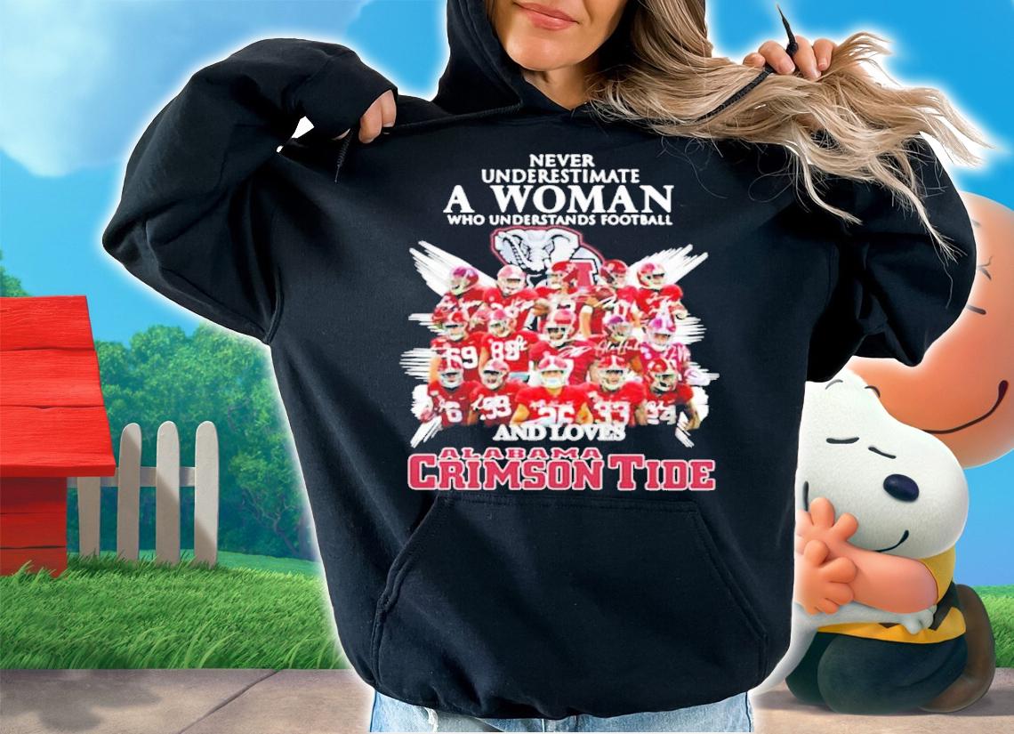 Never underestimate a woman who understands football and love Alabama Crimson Tide t-shirt hoodie